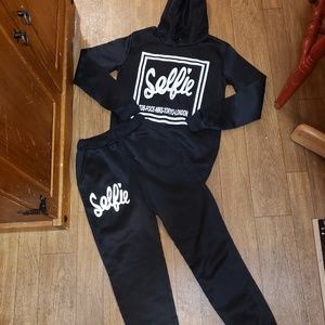 Womens small 2pc "SELFIE " sweatsuit